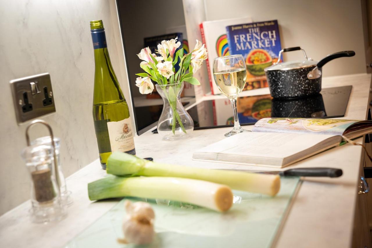 Lola'S Loft With Lake Views - Central Bowness - Pet Friendly Bagian luar foto
