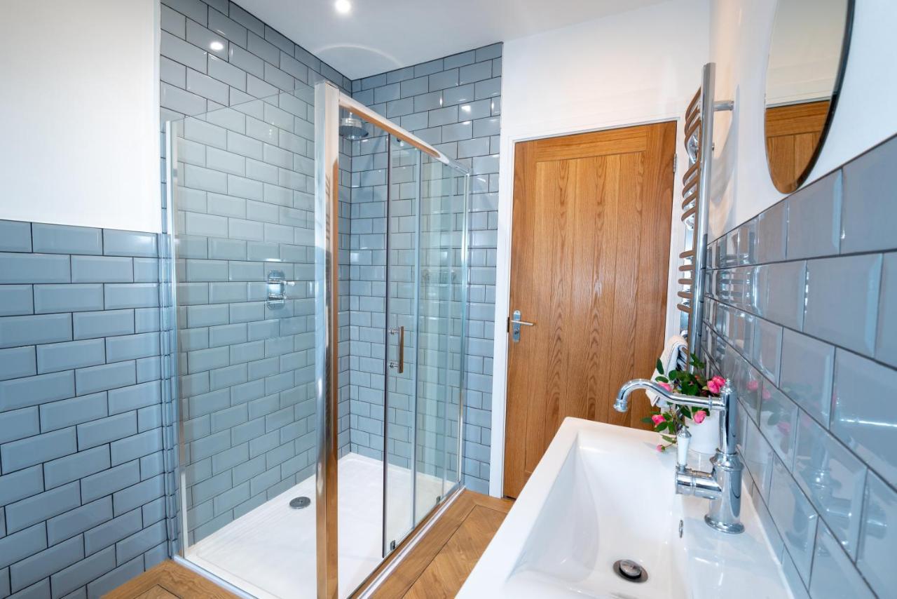 Lola'S Loft With Lake Views - Central Bowness - Pet Friendly Bagian luar foto