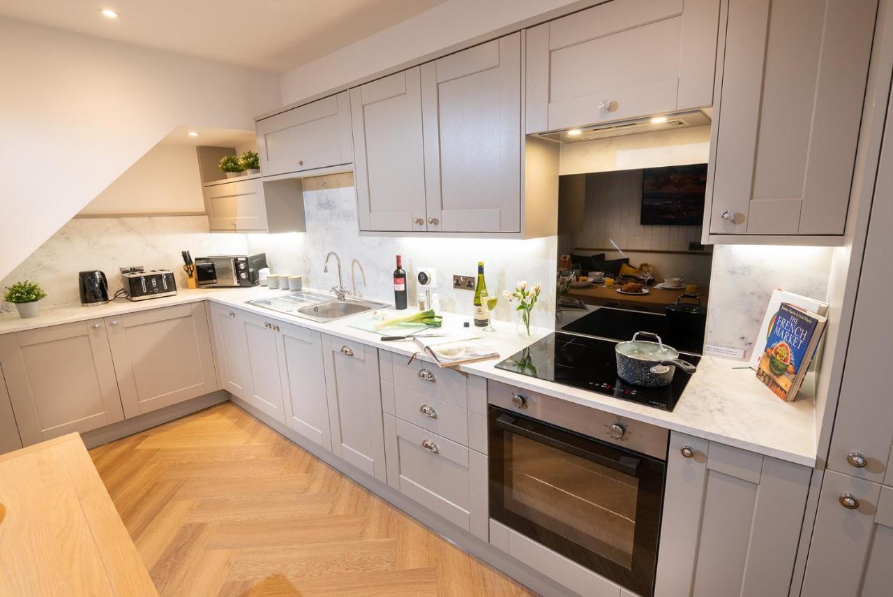 Lola'S Loft With Lake Views - Central Bowness - Pet Friendly Bagian luar foto