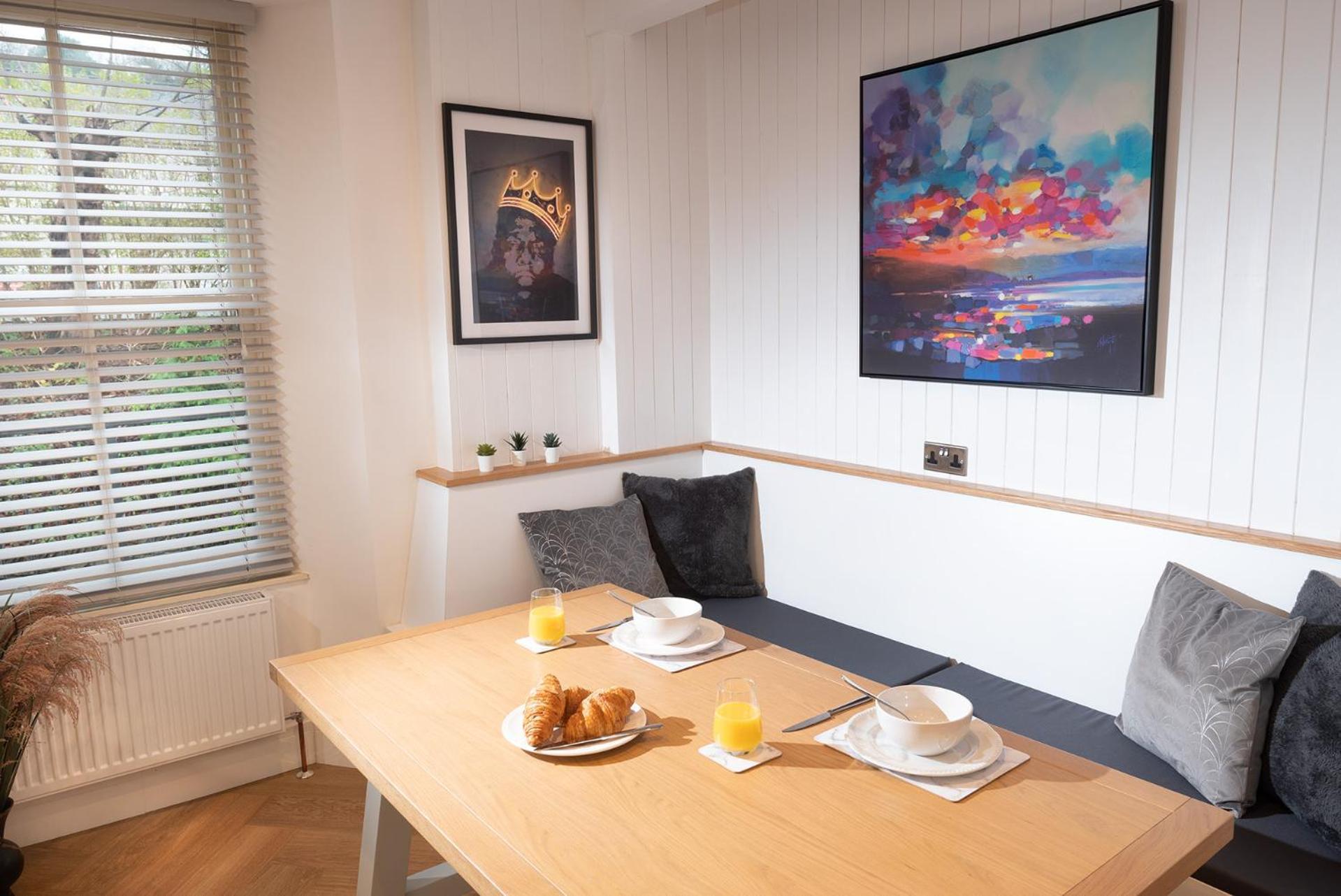 Lola'S Loft With Lake Views - Central Bowness - Pet Friendly Bagian luar foto
