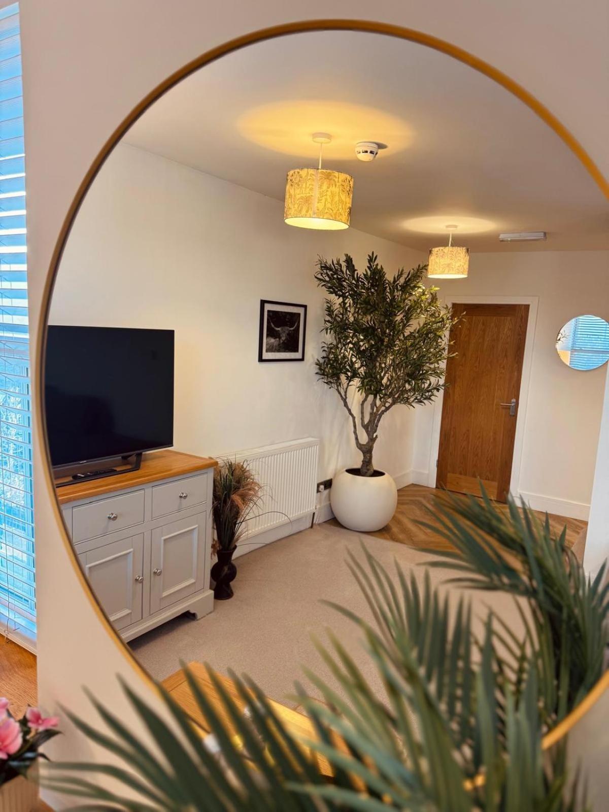 Lola'S Loft With Lake Views - Central Bowness - Pet Friendly Bagian luar foto